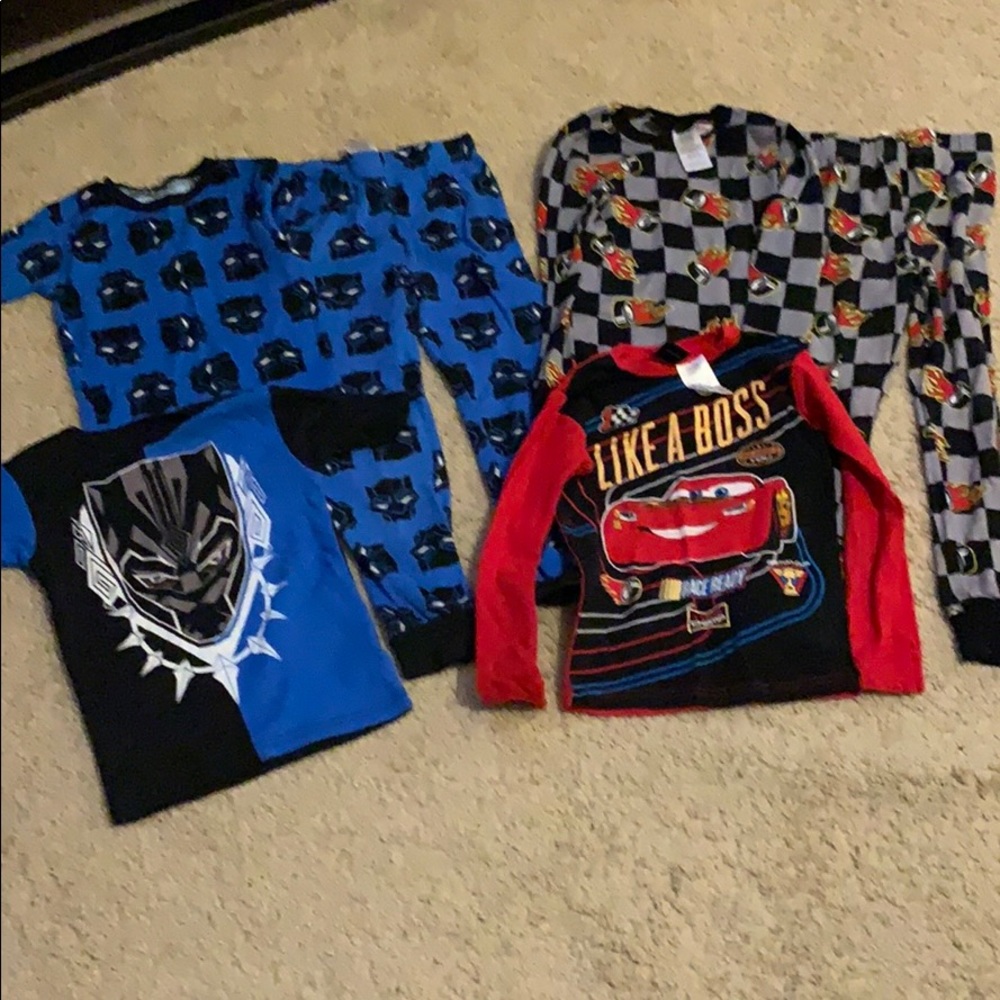 2 sets of pj. Total 6 pieces.